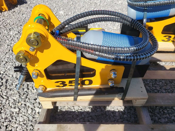 hydraulic-breaker-for-mini-excavator.-image-4