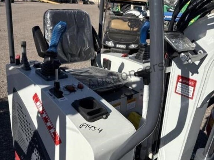 2025-battler-et15h-6-mini-excavator-image-7