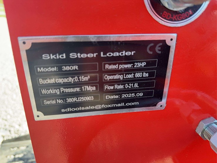 future-ft380r-skid-steer-loader---23hp,-660lbs-operating-load,-0.15m³-bucket-image-7