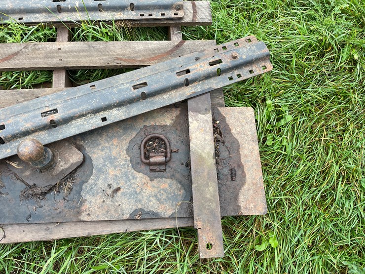 #8132-•-gooseneck-ball-mounting-plate-image-4