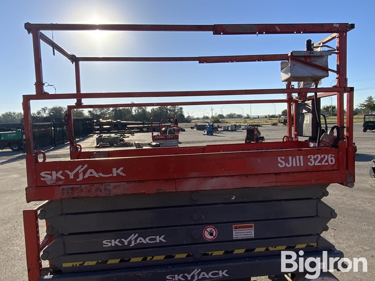2014-skyjack-sjiii3226-image-17