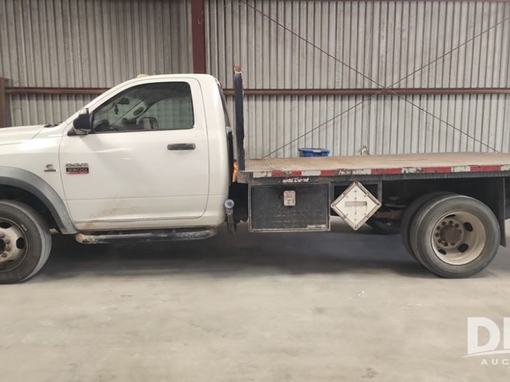 2012-dodge-ram-5500-image-2