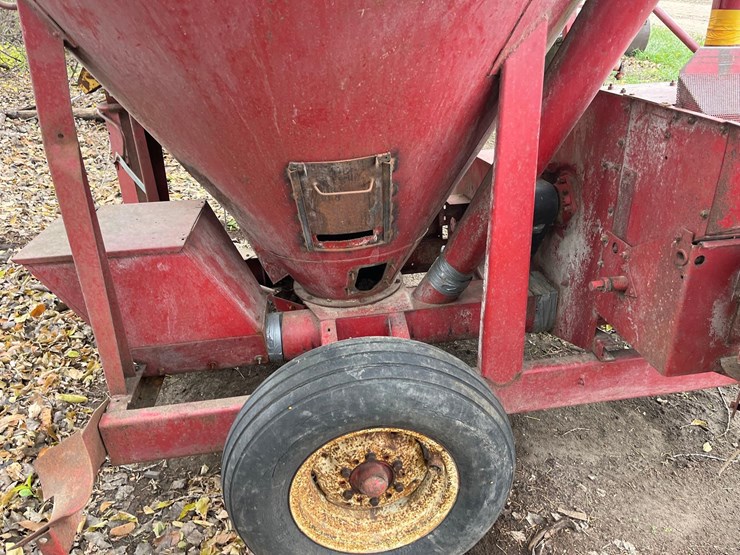 new-holland-354-image-5