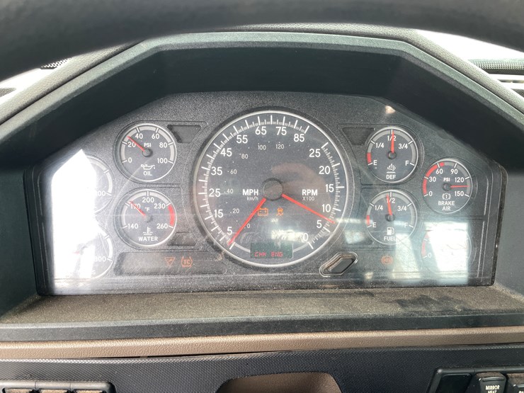 #1002-•-2021-international-semi-tractor-(has-mi-title)-image-30