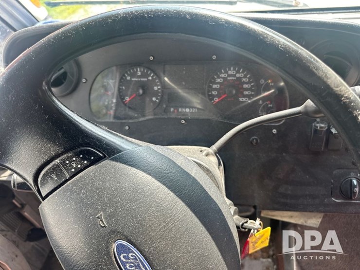 2012-ford-f59-image-33