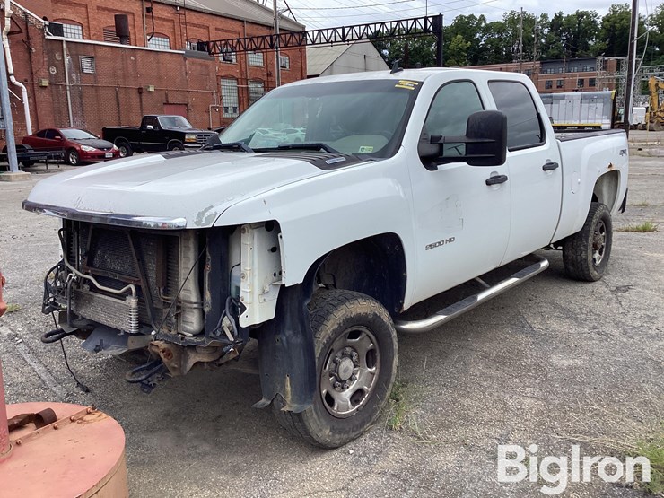 2013-chevrolet-silverado-2500-image-1