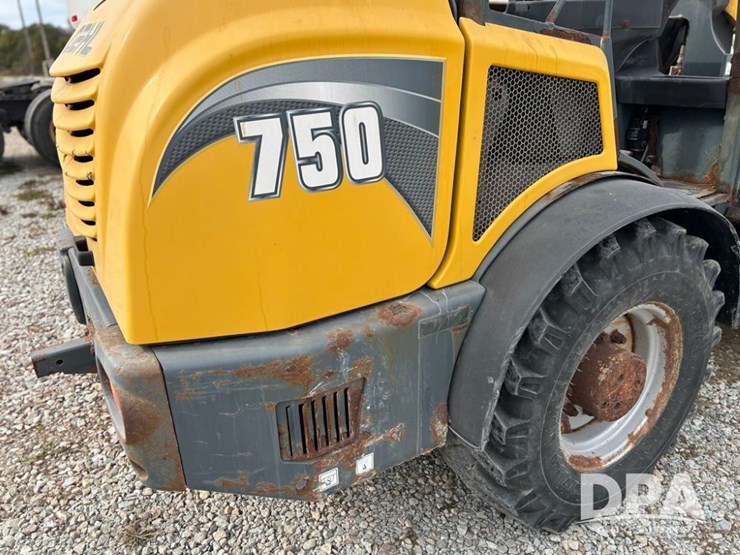 2018-gehl-750-image-27