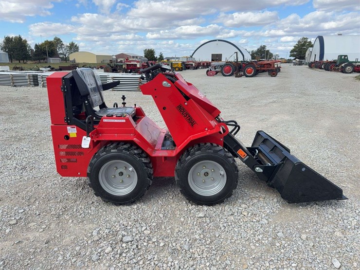 agt-sda-140w-compact-wheel-loader-image-8