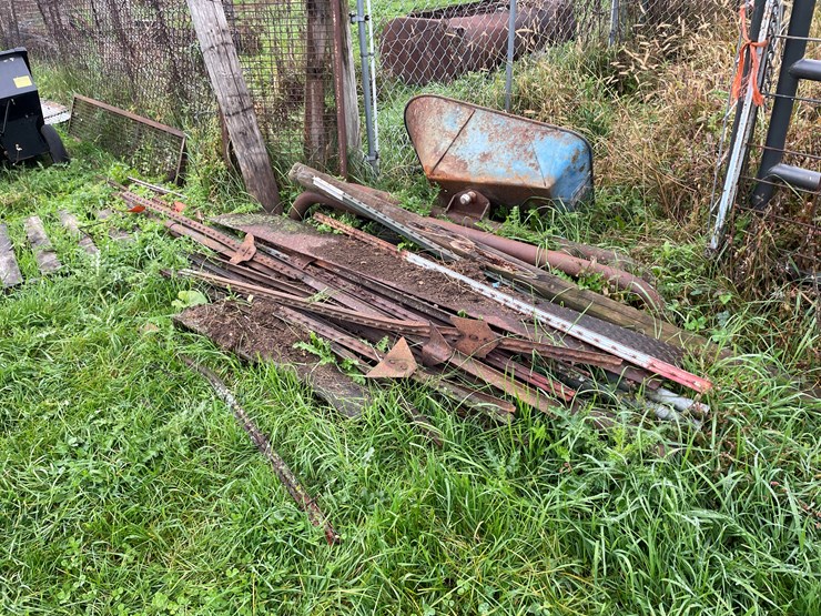 #9610-•-pile-of-miscellaneous-metal-image-15