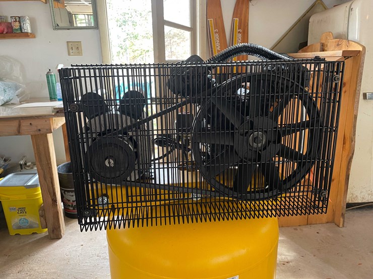 #6606-•-dewalt-air-compressor-image-8