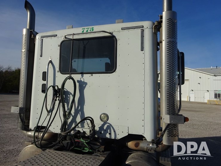 2018-freightliner-coronado-day-cab-glider-truck-(pz13996,-unit-773)-image-66