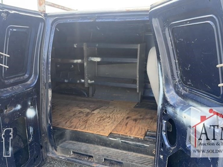 2011-ford-e350-image-10