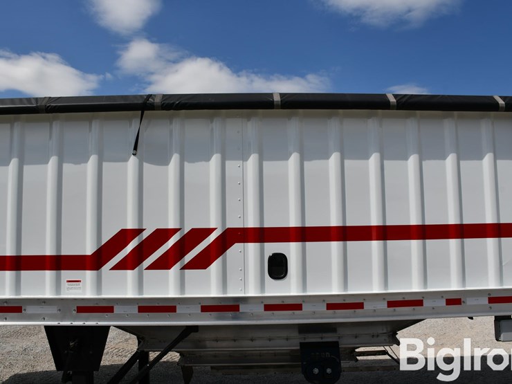 2020-neville-trailer-image-13