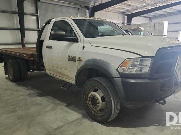 2015-dodge-ram-5500-image-3