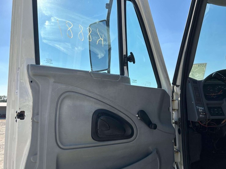 2005-international-durastar-4300-image-10