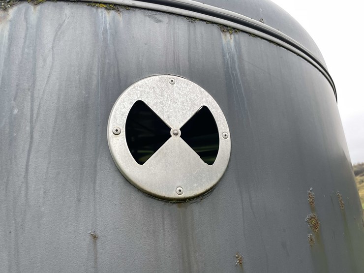 #8040-•-1998-corn-pro-tandem-axle-horse-trailer-(no-title)-image-13