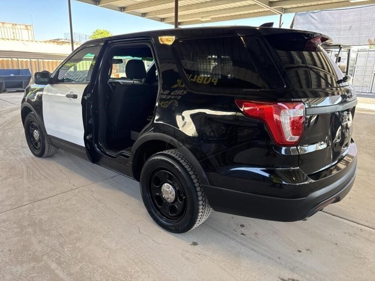 2016-ford-explorer-image-5