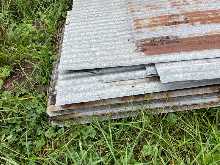 #9612-•-(17)-pieces-of-galvanized-steel-siding-image-6