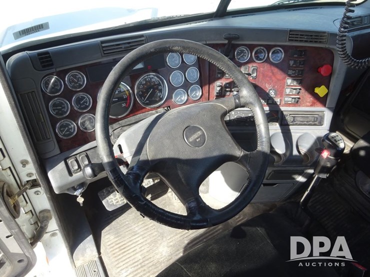 2017-freightliner-coronado-day-cab-glider-truck-(pz13993,-unit-725)-image-95