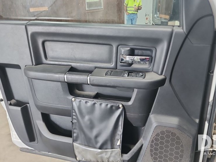 2012-dodge-ram-5500-image-34