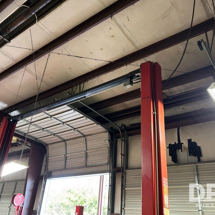 2004 Ammco Lifts Rotary Two Post Lift (JY0989)