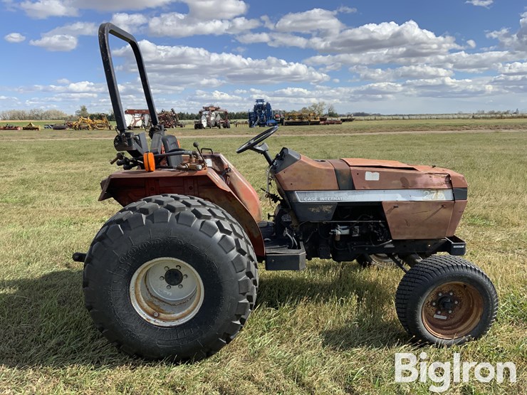 1990-case-ih-275-image-4