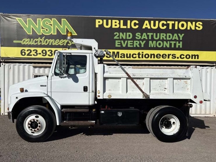 2004-freightliner-fl70-image-1