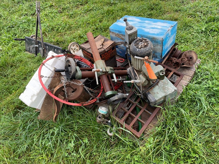 #8125-•-pallet-of-misc-image-2