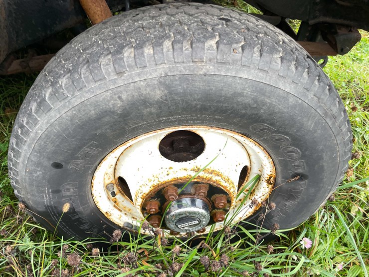 #8043-•-1981-chevy-custom-deluxe-30-truck-(has-wi-title)-image-26