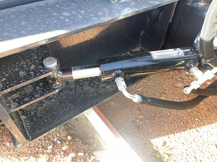 #4053-•-wolverine-84"-dozer-blade-attachment-image-10