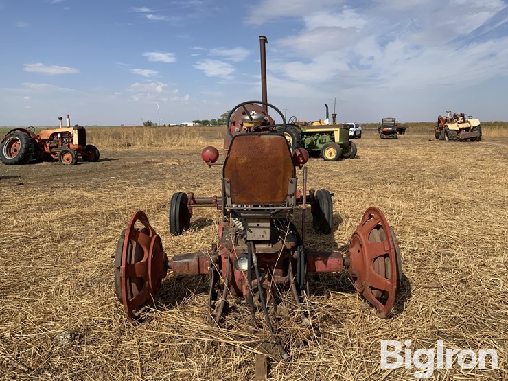 1959-farmall-560-2wd-tractor-image-6