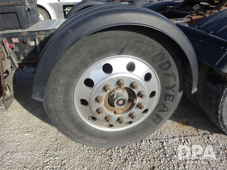 2016-freightliner-coronado-day-cab-glider-truck-(pz13982,-unit-720)-image-52