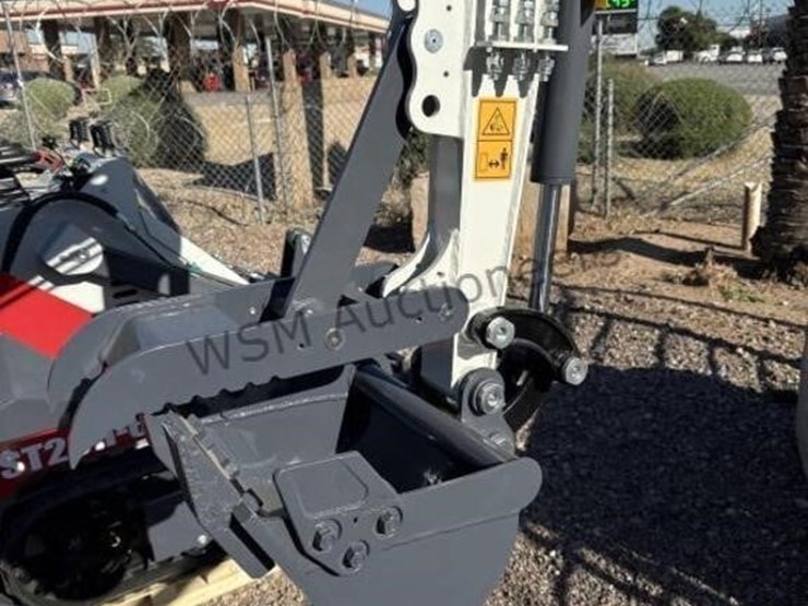 2025-battler-et15h-6-mini-excavator-image-5