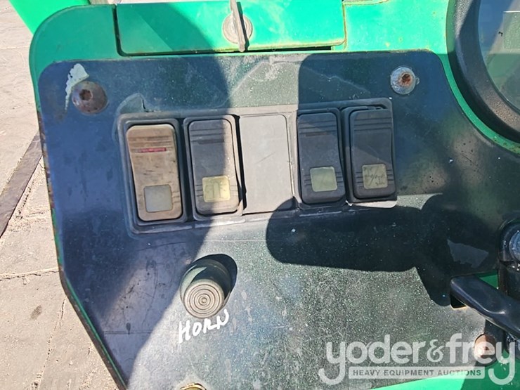 2016-sky-trak-6036-image-26