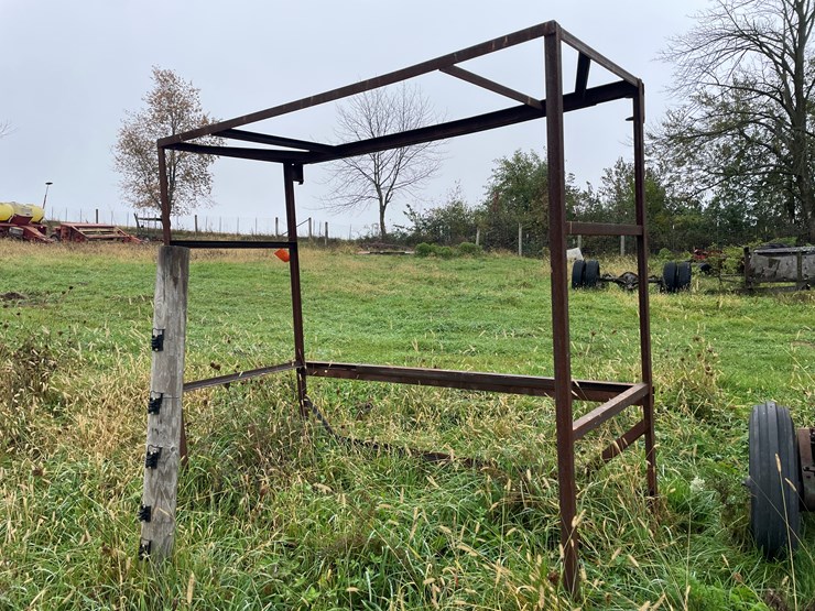 #8114-•-metal-frame-image-5