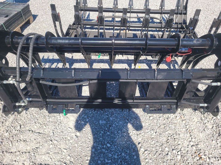 skid-steer-grapple.-72"-wide.-image-1