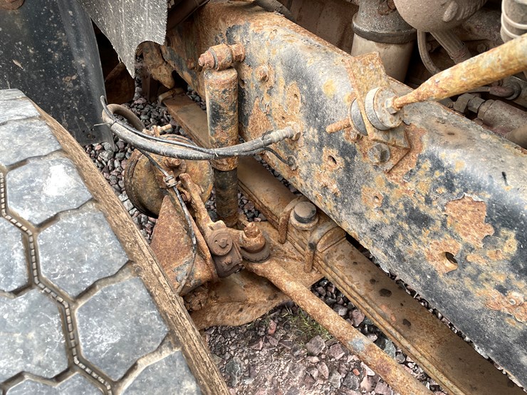 #1000-•-2005-mack-semi-tractor-(has-mi-title)-image-39