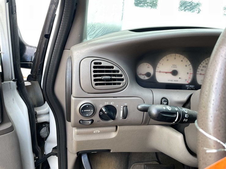 1999-chrysler-town-&-country-image-145