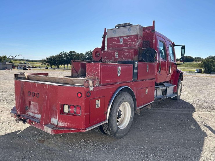 2019-freightliner-day-cab-image-3