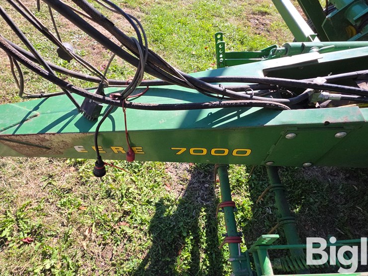 john-deere-7000-image-11