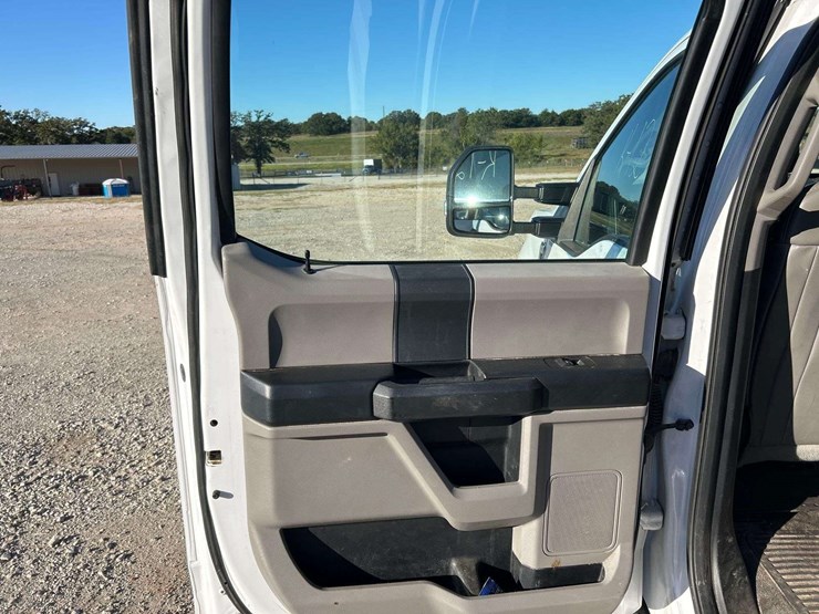 2017-ford-f350-image-15