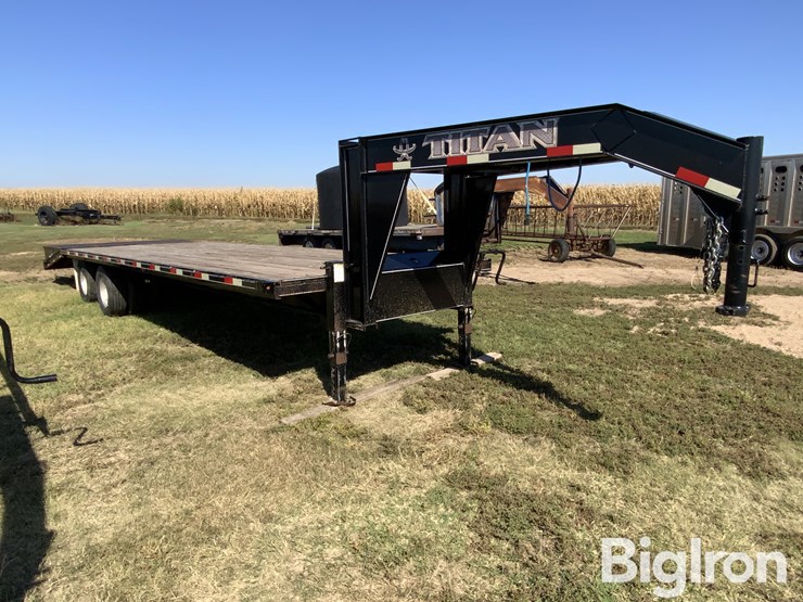 2013-titan-trailer-image-3