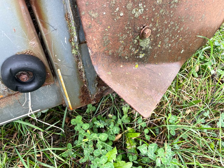 #8040-•-1998-corn-pro-tandem-axle-horse-trailer-(no-title)-image-16