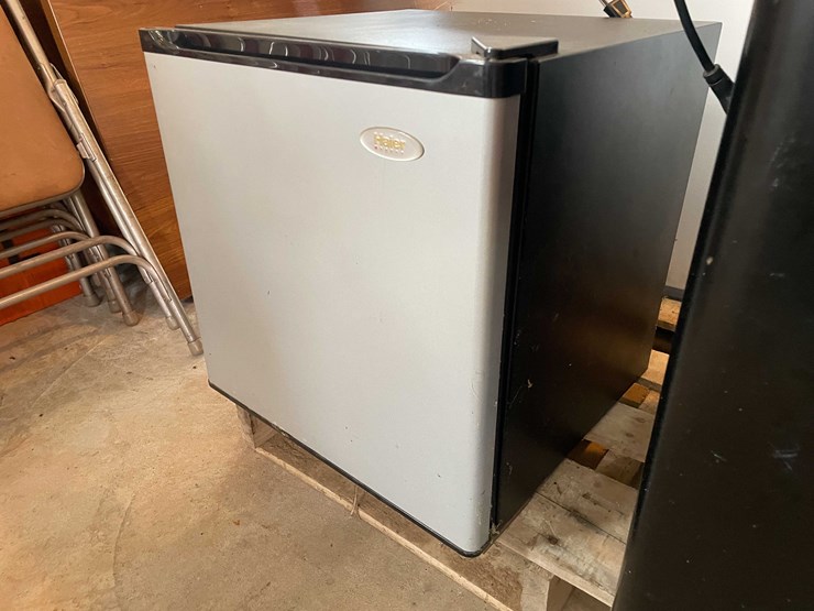 #6620-•-mini-fridge-image-3