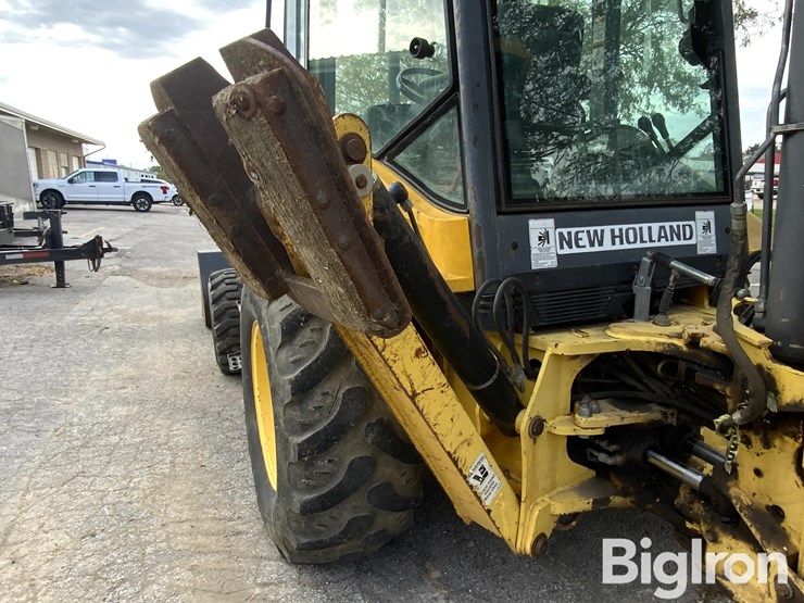 2005-new-holland-b95b-image-17