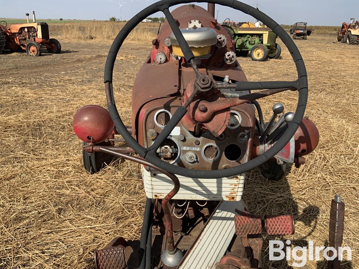 1959-farmall-560-2wd-tractor-image-20