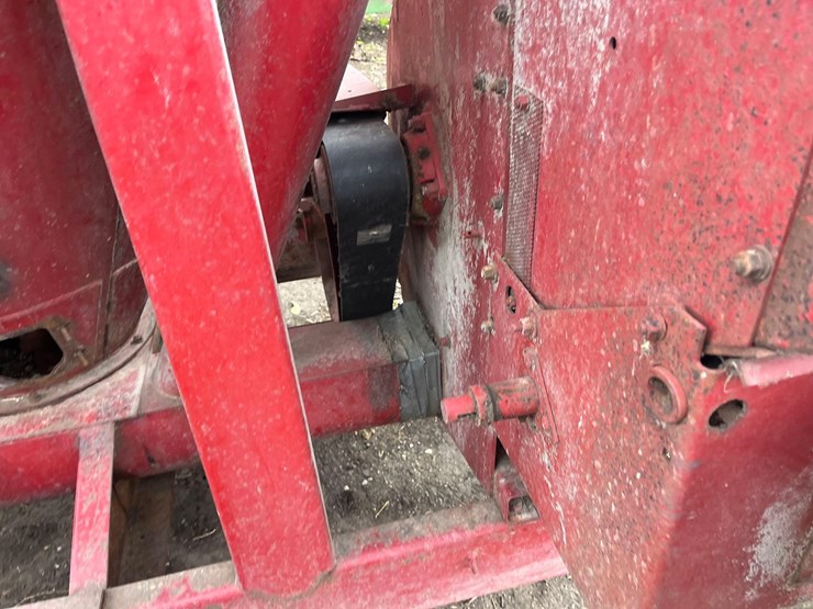 new-holland-354-image-6