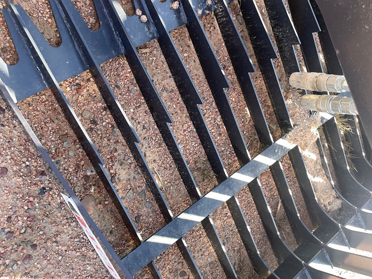 #4084-•-84"-skeletal-rock-grapple-bucket-attachment-image-12