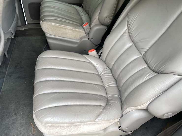 1999-chrysler-town-&-country-image-118