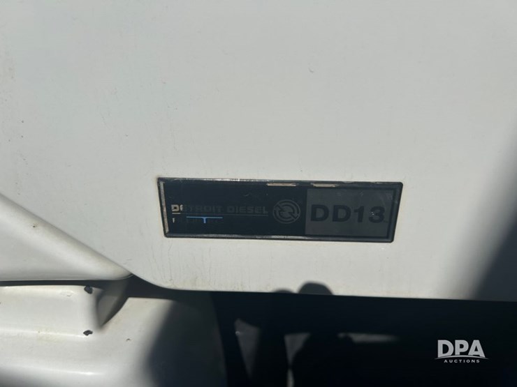 2012-freightliner-cascadia-truck-(cp1182-unit-517)-image-12